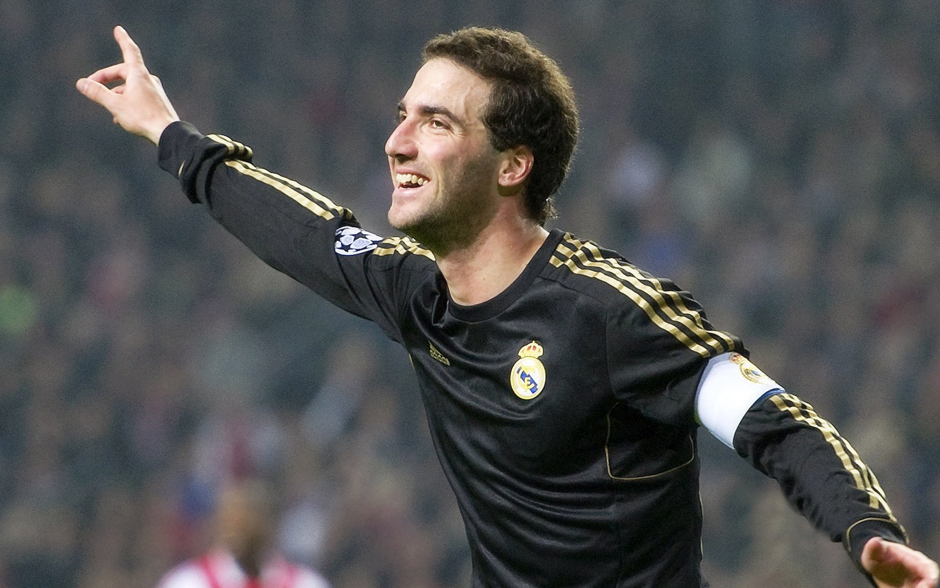 未来足球场:科技与可持续发展的完美结合,未来的足球场作文300字