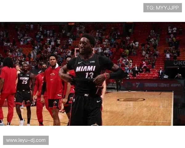 威斯布鲁克终场前封盖，精彩防守点燃全场