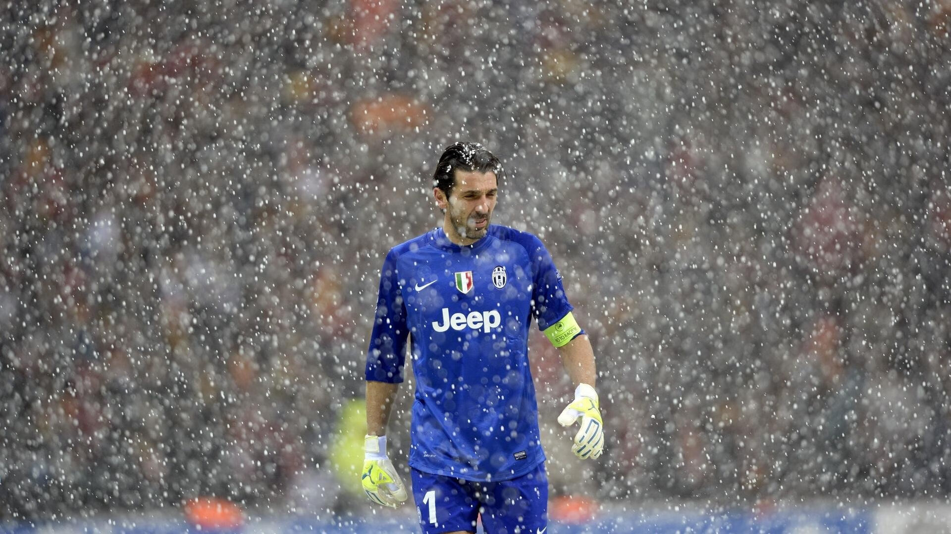 明星运动员跨界主持体育节目受到好评，体育明星参加娱乐节目