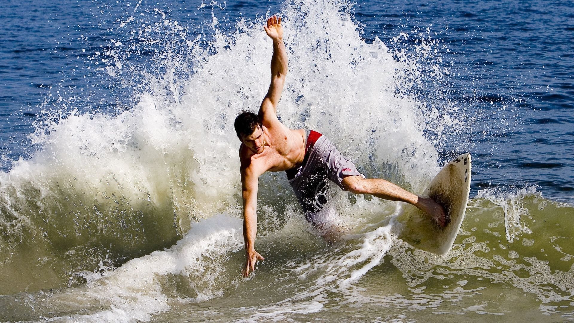 著名球星发起篮球梦想基金会支持青少年走上职业道路，梦想篮球巨星之炼成